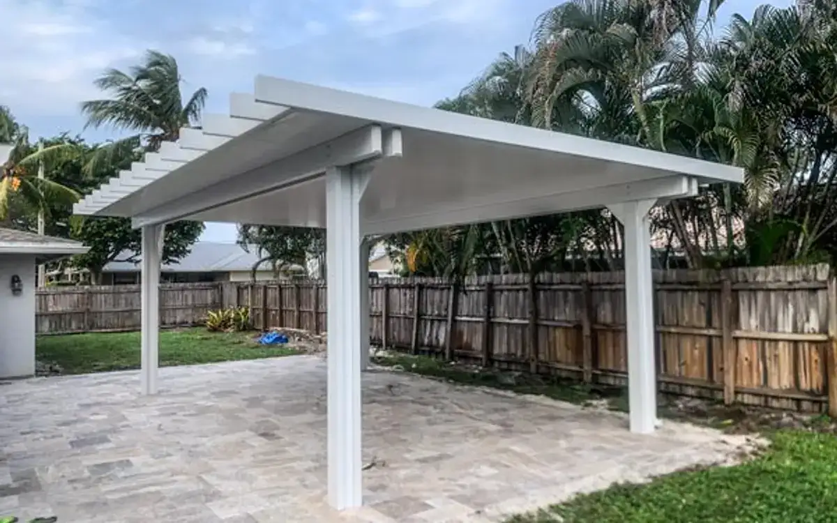 Pérgola y cubierta de aluminio a medida en el sur de Florida