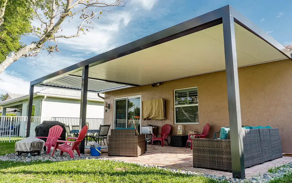 Pérgola y cubierta de aluminio a medida en el sur de Florida