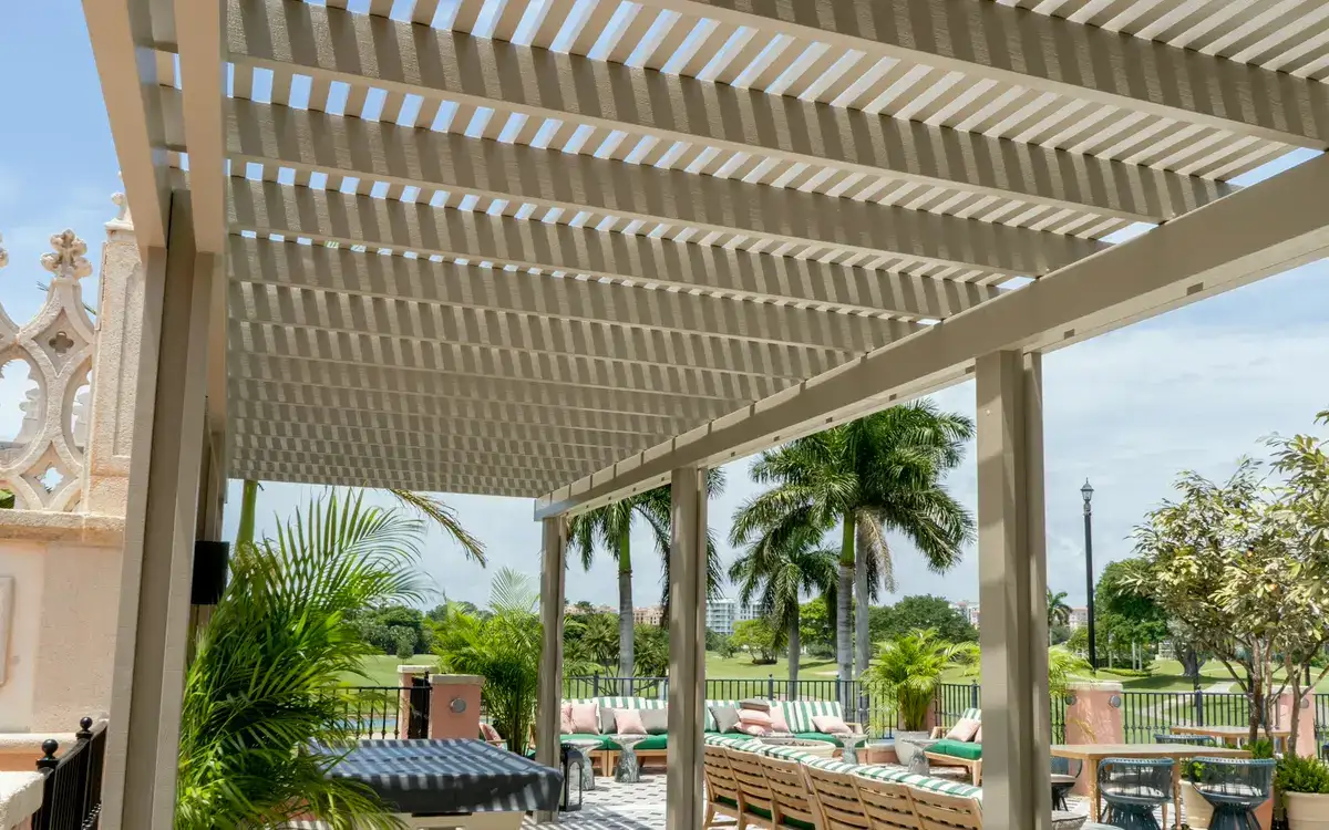 Pérgola y cubierta de aluminio a medida en el sur de Florida